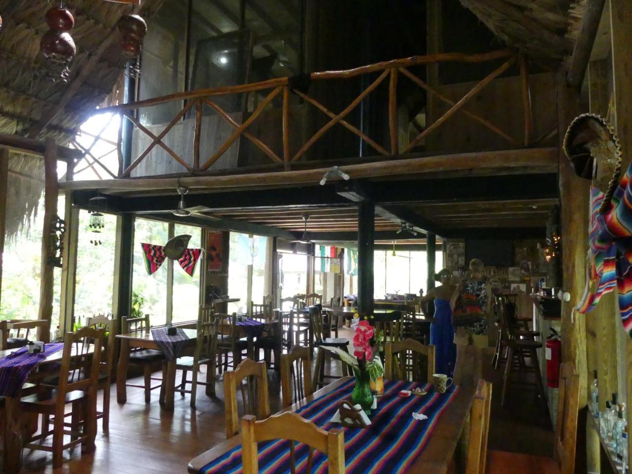 Hotel Kangaroo Y Restaurante Rio Dulce Town Zewnętrze zdjęcie