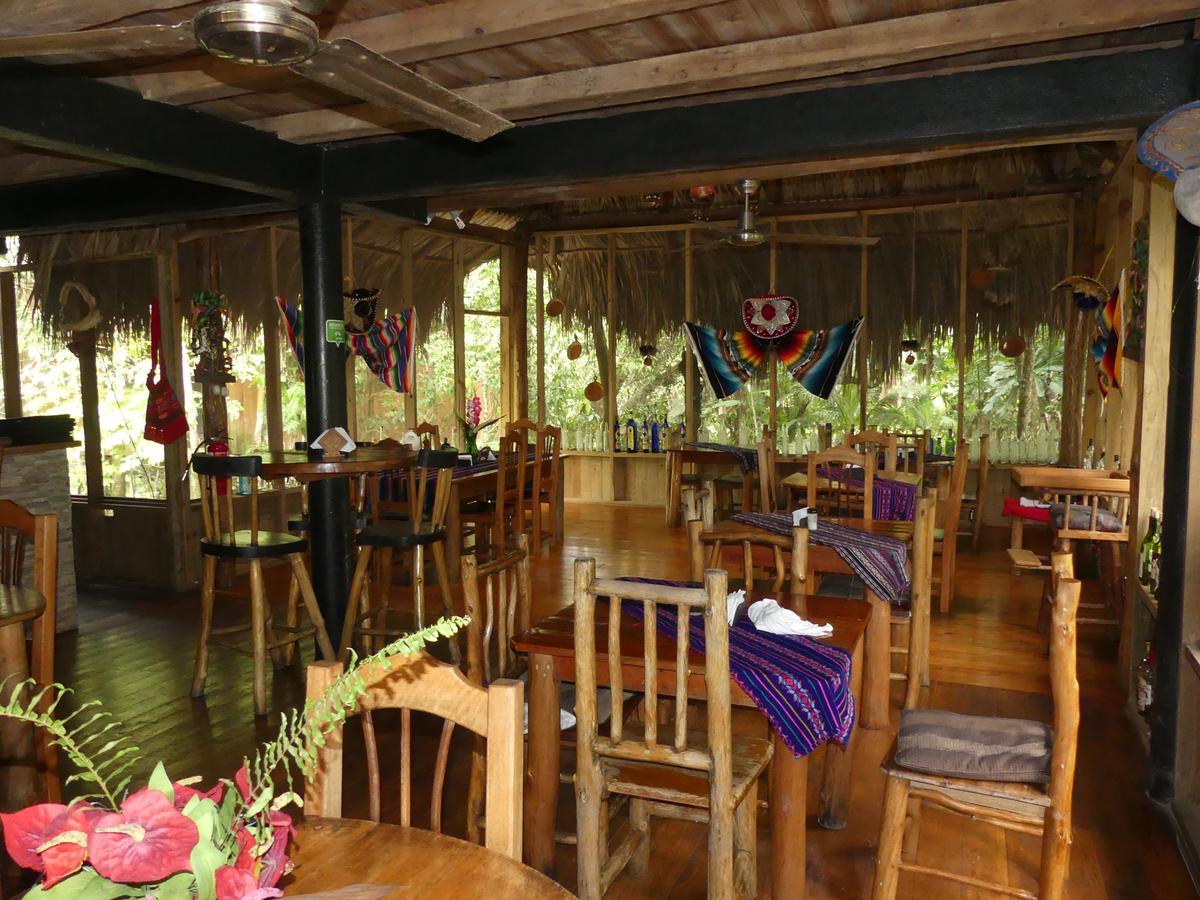 Hotel Kangaroo Y Restaurante Rio Dulce Town Zewnętrze zdjęcie