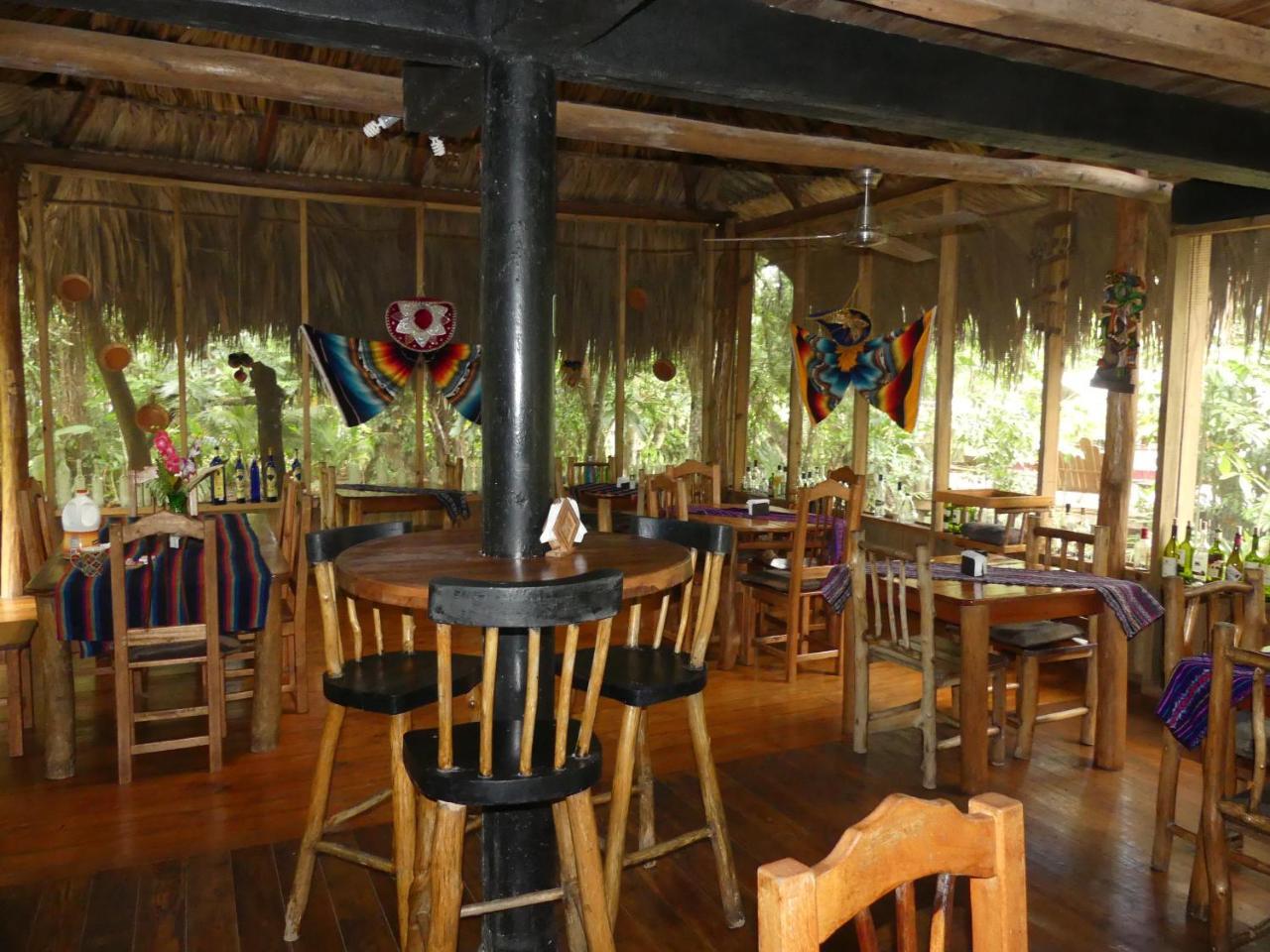 Hotel Kangaroo Y Restaurante Rio Dulce Town Zewnętrze zdjęcie